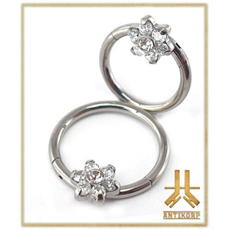 Anneau Clicker Titane Fleur Strass Front