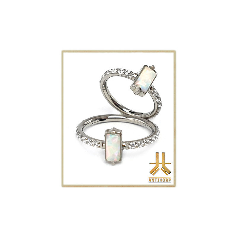 Anneau Clicker Titane serti strass / Rectangle Opale