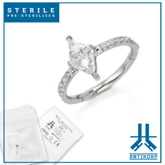 Anello a scatto sterile in titanio con gioiello Losange