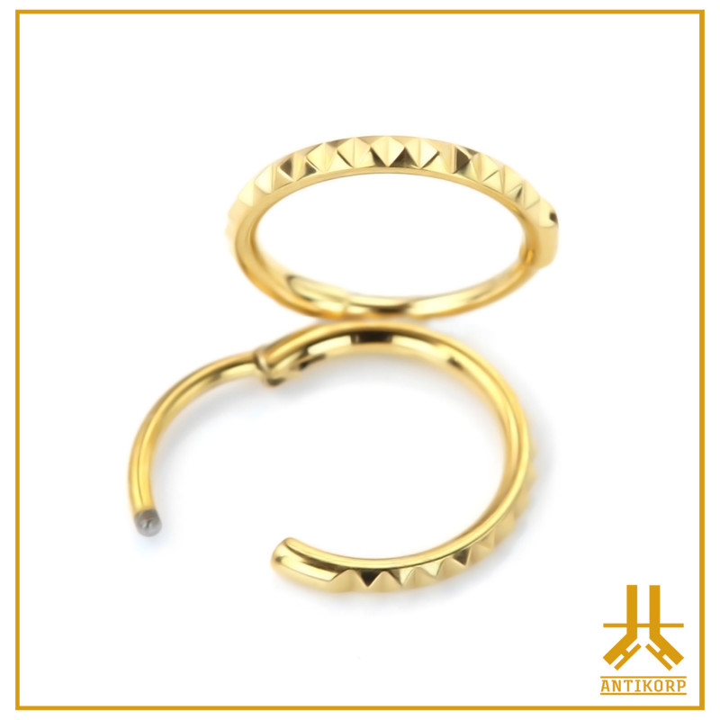 Anillo Clicker 0.8mm Titanio F136 PVD Oro Pirámides