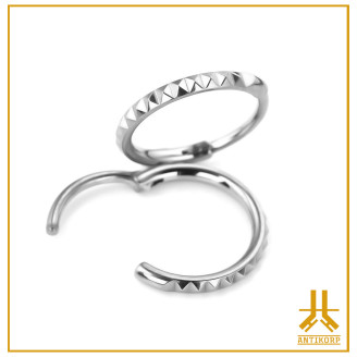 Clicker Ring 0.8mm Titanio F136 Pirámides